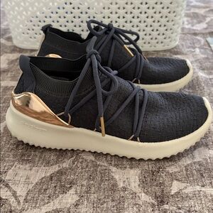Adidas Ultimamotion Cloudfoam Women’s size 6 sneakers